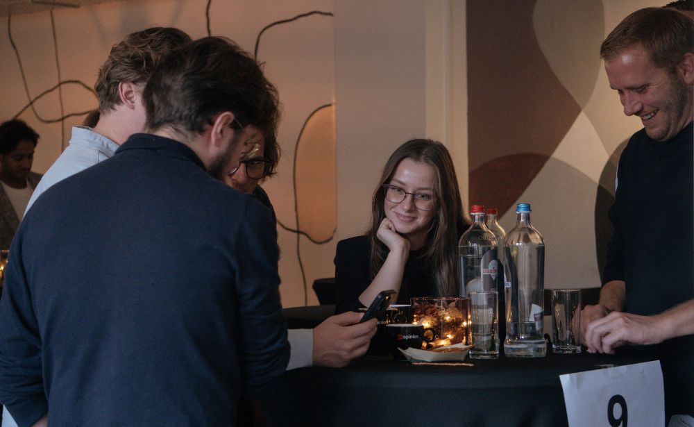 Mopinion Connects - Attendees doing a quiz